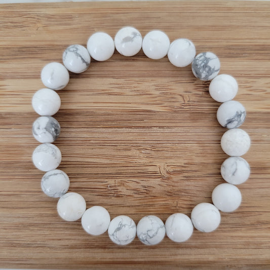 WHITE HOWLITE